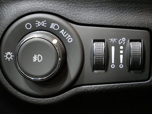 Used 2019 Jeep Compass Latitude w/ Cold Weather Group image 13