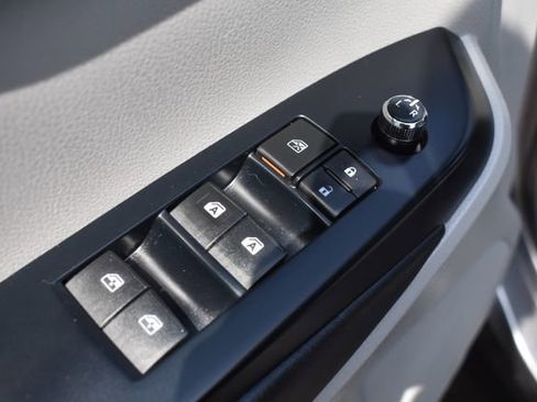 Used 2018 Toyota Highlander XLE w/ Protection Package #3 AWD/4WD image 17