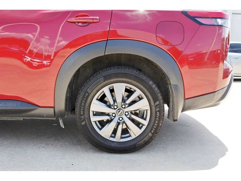 Used 2025 Nissan Pathfinder SV w/ SV Premium Package FWD image 11