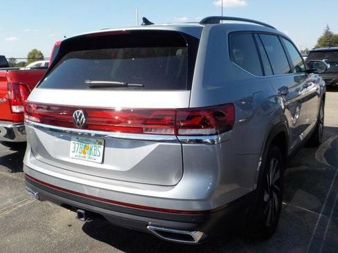 Used 2025 Volkswagen Atlas SE image 6