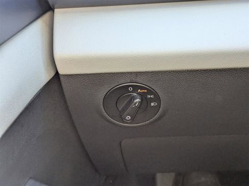 Used 2023 Volkswagen Taos SE image 28