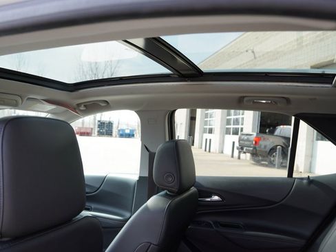 Used 2018 Chevrolet Equinox Premier image 18