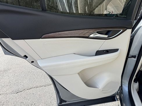 Used 2023 Buick Envision Avenir image 21