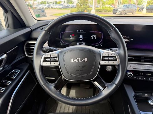 Used 2023 Kia Telluride LX FWD image 17