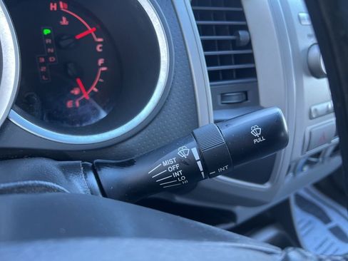 Used 2005 Toyota Tacoma Base image 12