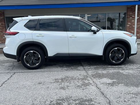 Used 2025 Nissan Rogue SV FWD image 6