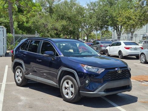 Used 2019 Toyota RAV4 XLE FWD image 3