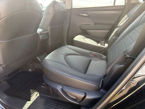 Used 2023 Toyota Highlander XLE AWD/4WD image 14