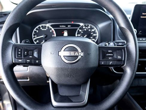 Used 2025 Nissan Rogue S image 17