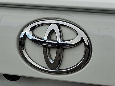 Used 2020 Toyota RAV4 LE w/ Carpet Mat Package image 28