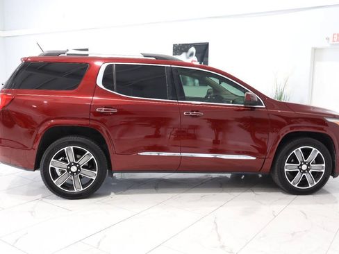 Used 2017 GMC Acadia Denali w/ Technology Package FWD image 2