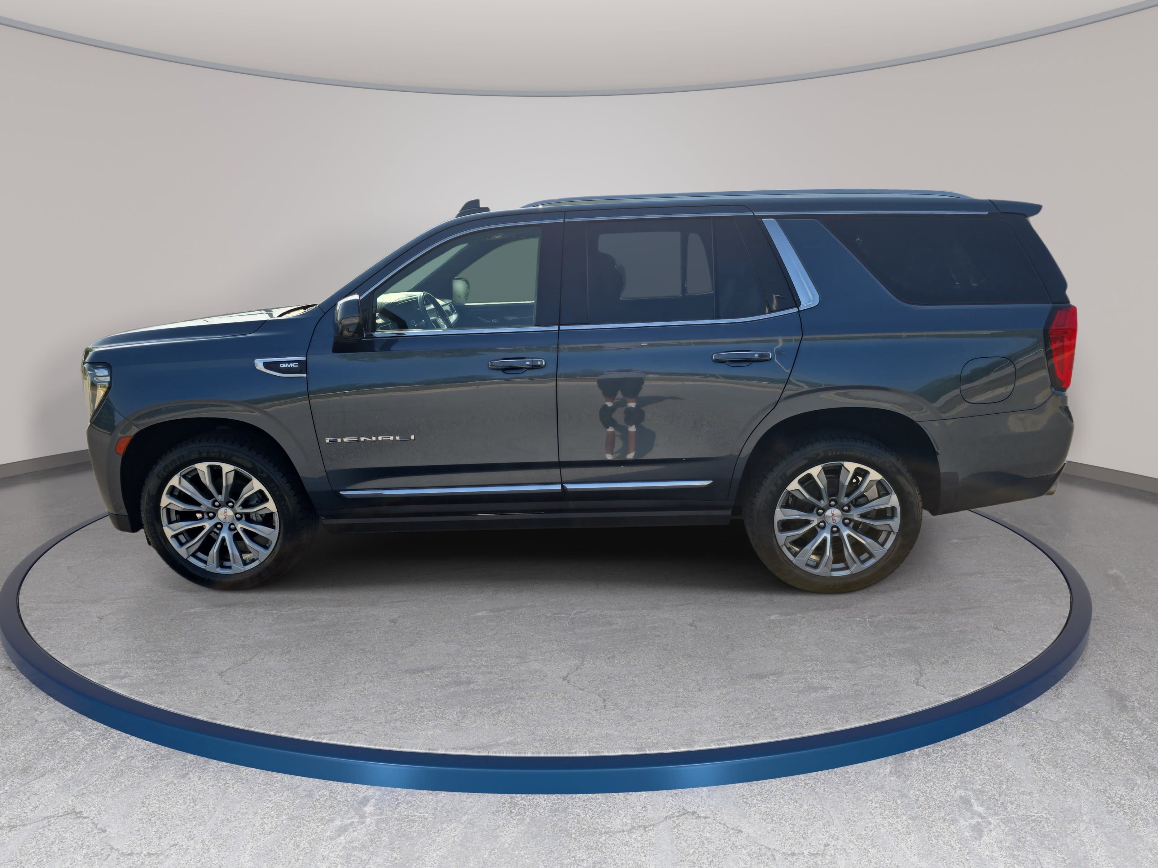 Used 2021 GMC Yukon Denali w/ Denali Premium Package RWD image 8