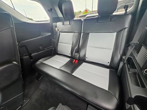 Used 2022 Ford Explorer XLT w/ Equipment Group 202A AWD/4WD image 6