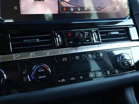 New 2026 Nissan Pathfinder Platinum AWD/4WD image 17