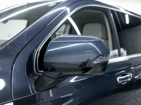 Used 2023 GMC Yukon XL Denali AWD/4WD image 13