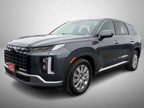 Used 2023 Hyundai Palisade SE image 2