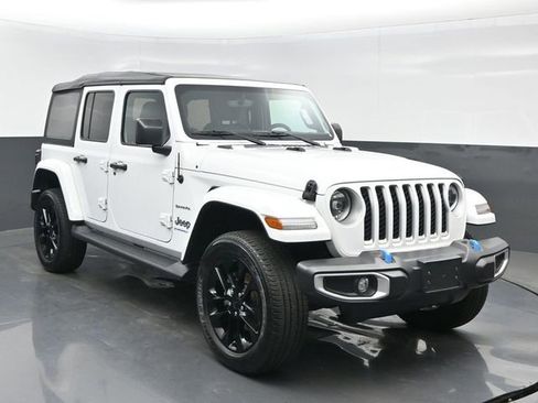 Used 2023 Jeep Wrangler Unlimited Sahara w/ Cold Weather Group AWD/4WD image 8