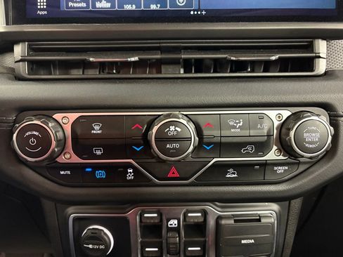 Used 2024 Jeep Wrangler Unlimited Rubicon 4xe AWD/4WD image 26