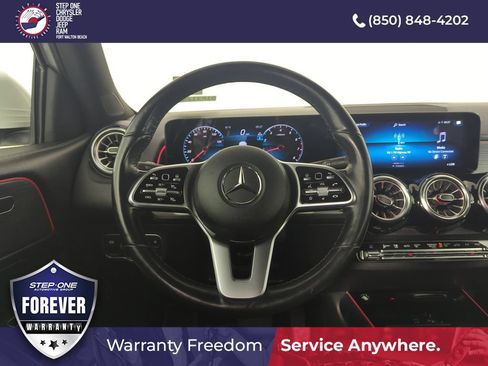 Used 2023 Mercedes-Benz GLB 250 4MATIC w/ Premium Package image 16