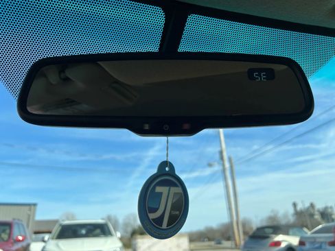 Used 2011 Toyota Highlander 2WD w/ Tech Pkg image 30