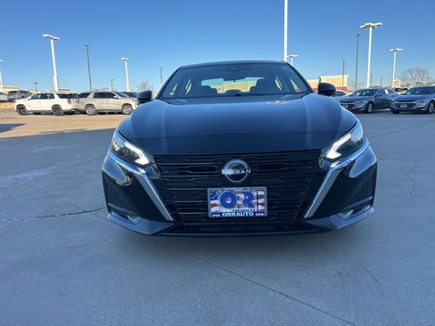 Used 2024 Nissan Altima 2.5 SV image 3