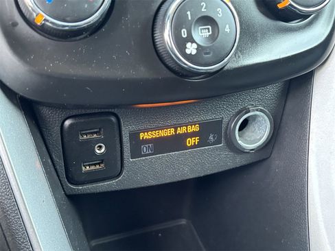 Used 2022 Chevrolet Trax LT w/ LT Convenience Package image 26