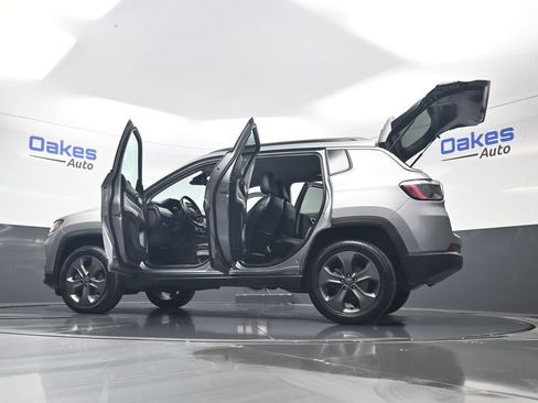 Used 2022 Jeep Compass Latitude AWD/4WD image 59