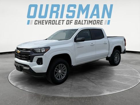 Used 2024 Chevrolet Colorado LT w/ LT Convenience Package image 2
