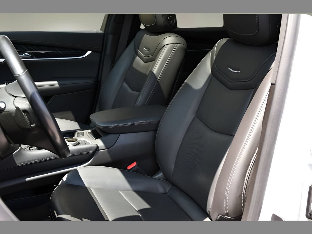 Used 2023 Cadillac XT6 Premium Luxury w/ Technology Package AWD/4WD image 13