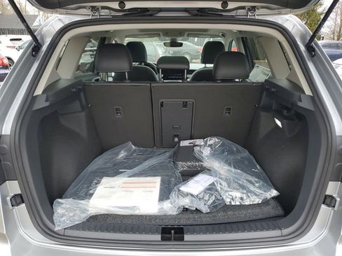 New 2026 Volkswagen Taos SE image 9