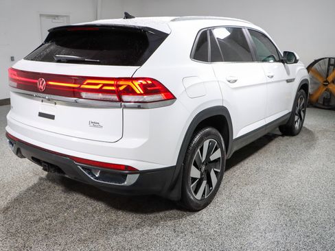 Used 2024 Volkswagen Atlas Cross Sport SE FWD image 7
