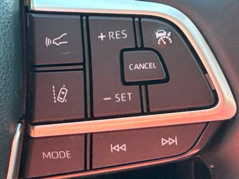 Used 2023 Toyota Highlander XLE FWD image 20
