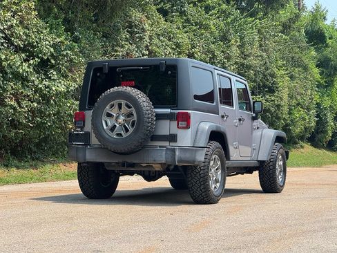 Used 2017 Jeep Wrangler Unlimited Rubicon w/ Connectivity Group AWD/4WD image 5
