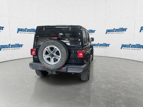 Used 2018 Jeep Wrangler Unlimited Sahara AWD/4WD image 9