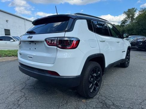 Used 2024 Jeep Compass Latitude w/ Convenience Group AWD/4WD image 5
