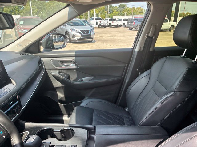 Used 2025 Nissan Rogue Platinum FWD image 16