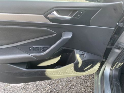 Used 2019 Volkswagen Jetta SE w/ Cold Weather Package image 11