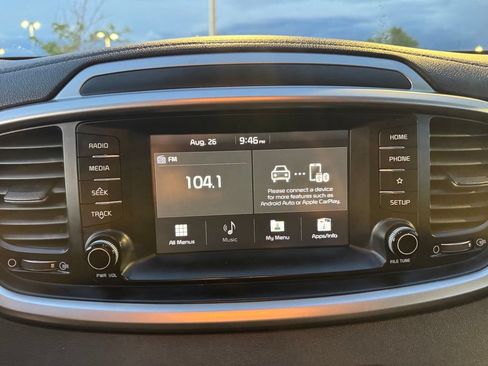 Used 2019 Kia Sorento FWD image 17