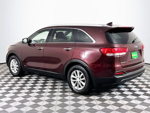 Used 2017 Kia Sorento LX w/ LX Convenience Package image 6