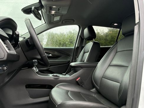 Used 2024 GMC Terrain SLT AWD/4WD image 30