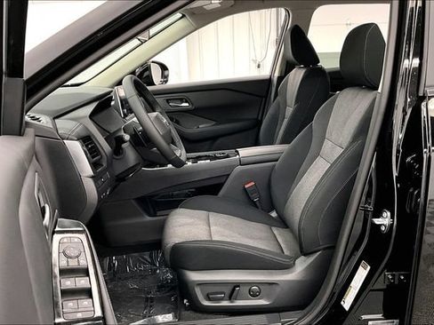 New 2026 Nissan Rogue SV w/ Cold Weather Package AWD/4WD image 9