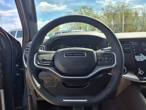 New 2026 Jeep Grand Wagoneer L 4WD w/ Premium Group I image 12
