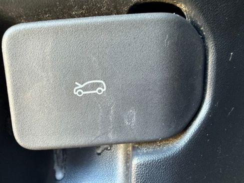 Used 2023 Land Rover Range Rover Sport SE image 22