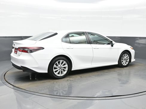 Used 2024 Toyota Camry LE image 6