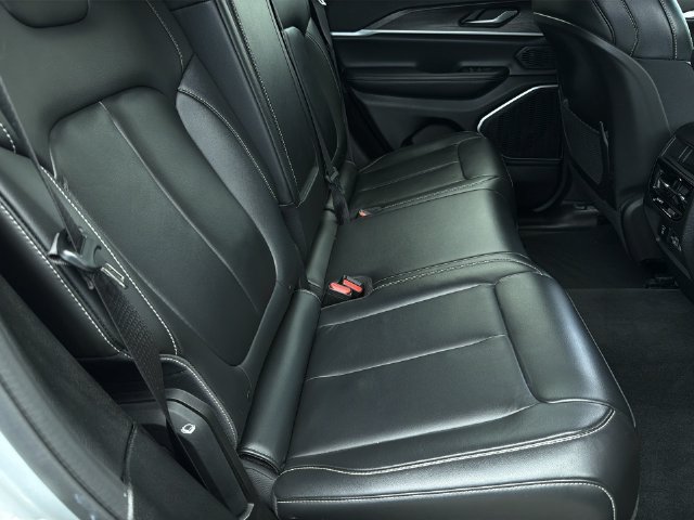 Used 2022 Jeep Grand Cherokee Limited AWD/4WD image 39