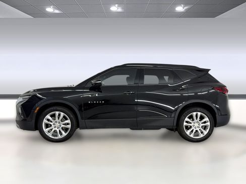 Used 2022 Chevrolet Blazer LT w/ Sound & Technology Package FWD image 2