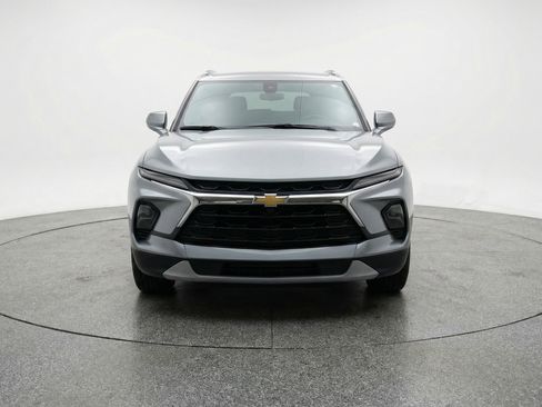Used 2025 Chevrolet Blazer LT FWD image 2