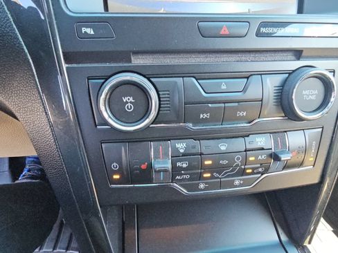 Used 2016 Ford Explorer XLT w/ Equipment Group 202A FWD image 18