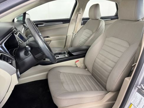 Used 2020 Ford Fusion SE FWD image 11