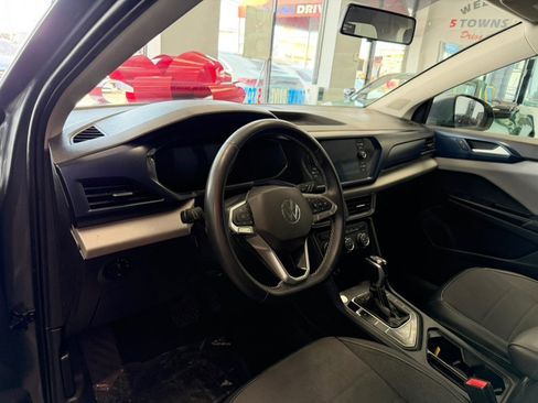 Used 2022 Volkswagen Taos SE w/ Panoramic Sunroof Package image 22